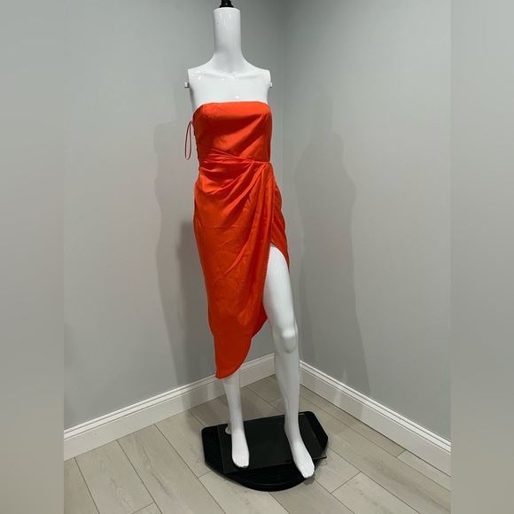 Gauge81
Lica Strapless Draped Asymmetric Dress - Picture 7 of 11